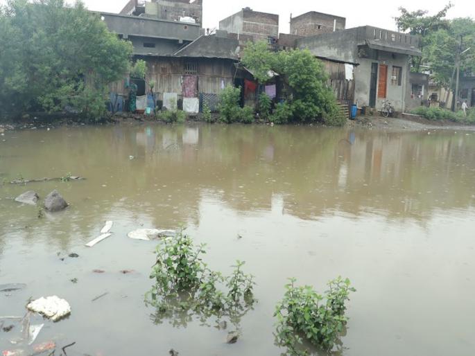 Survival of Jalgaon causes life | जळगावात संततधारने जनजीवन विस्कळीत Survival of Jalgaon causes life | जळगावात संततधारने जनजीवन विस्कळीत