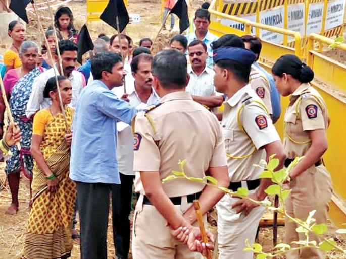 The sun work is in the police station; Manorful | सूर्याचे काम पोलिस बंदोबस्तात; मनोरकर संतापले The sun work is in the police station; Manorful | सूर्याचे काम पोलिस बंदोबस्तात; मनोरकर संतापले