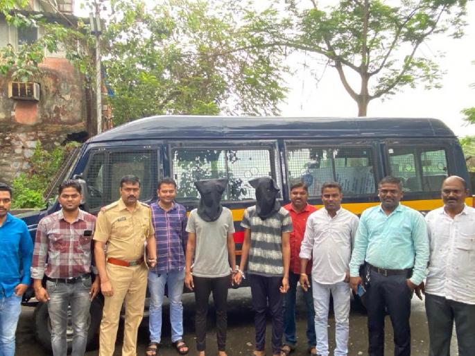 Under the pretext of an accident, the robbers arrested, robbed the football ground | अपघाताच्या बहाण्याने लुटमारी करणारे अटक, फुटबॉलपट्टूला लुटले Under the pretext of an accident, the robbers arrested, robbed the football ground | अपघाताच्या बहाण्याने लुटमारी करणारे अटक, फुटबॉलपट्टूला लुटले