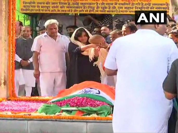 Sushma Swaraj Death: Sushma Swaraj funeral at Lodhi Cemetery in Delhi | Sushma Swaraj Funeral: सुषमा स्वराज अनंतात विलीन, दिल्लीतील लोधी स्मशानभूमीत अंत्यसंस्कार Sushma Swaraj Death: Sushma Swaraj funeral at Lodhi Cemetery in Delhi | Sushma Swaraj Funeral: सुषमा स्वराज अनंतात विलीन, दिल्लीतील लोधी स्मशानभूमीत अंत्यसंस्कार