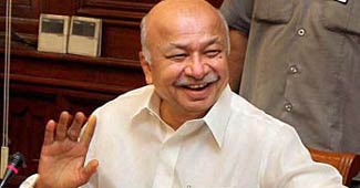 solapur sushilkumar shinde election | यापुढे मी कोणतीच निवडणुक लढविणार नाही; सुशीलकुमार शिंदे  solapur sushilkumar shinde election | यापुढे मी कोणतीच निवडणुक लढविणार नाही; सुशीलकुमार शिंदे