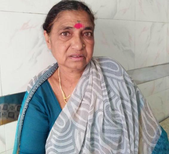 Puneer Solapurkar; Vegetable vendor made in Pune, the former township of Karamala | पुणेरी सोलापूरकर ; करमाळ्याच्या माजी नगराध्यक्षा पुण्यात बनल्या भाजीपाला विक्रेत्या