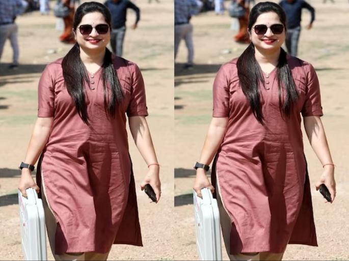 Madhya Pradesh Lok Sabha Election 2024: Before the first phase of voting, the glamorous lady polling officer caught the attention, who is she? | पहिल्या टप्प्यातील मतदानापूर्वी ग्लॅमरस लेडी पोलिंग ऑफिसरनं वेधून घेतलं लक्ष, कोण आहेत त्या? Madhya Pradesh Lok Sabha Election 2024: Before the first phase of voting, the glamorous lady polling officer caught the attention, who is she? | पहिल्या टप्प्यातील मतदानापूर्वी ग्लॅमरस लेडी पोलिंग ऑफिसरनं वेधून घेतलं लक्ष, कोण आहेत त्या?
