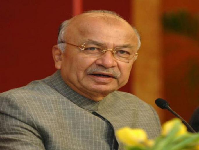 Under Modi's leadership, the country is dying; Sushilkumar Shinde criticizes Modi | मोदींच्या नेतृत्वाखाली देश मृतावस्थेकडे जातोय; सुशीलकुमार शिंदेंची टीका Under Modi's leadership, the country is dying; Sushilkumar Shinde criticizes Modi | मोदींच्या नेतृत्वाखाली देश मृतावस्थेकडे जातोय; सुशीलकुमार शिंदेंची टीका