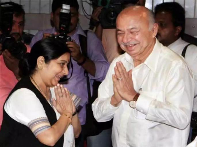 No one can forget Sushmaji's work in Parliament: Sushilkumar Shinde | Sushma Swaraj Death: सुषमाजींचे संसदेतील काम कोणालाही विसरता येणार नाही : सुशीलकुमार शिंदे No one can forget Sushmaji's work in Parliament: Sushilkumar Shinde | Sushma Swaraj Death: सुषमाजींचे संसदेतील काम कोणालाही विसरता येणार नाही : सुशीलकुमार शिंदे