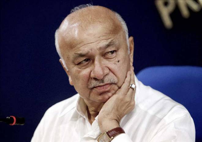 Maharashtra Election 2019 : Congress does not need Sanjay Nirupam anymore: Sushilkumar Shinde | Maharashtra Election 2019 : संजय निरुपमांची आता काँग्रेसला गरज नाही- सुशीलकुमार शिंदे