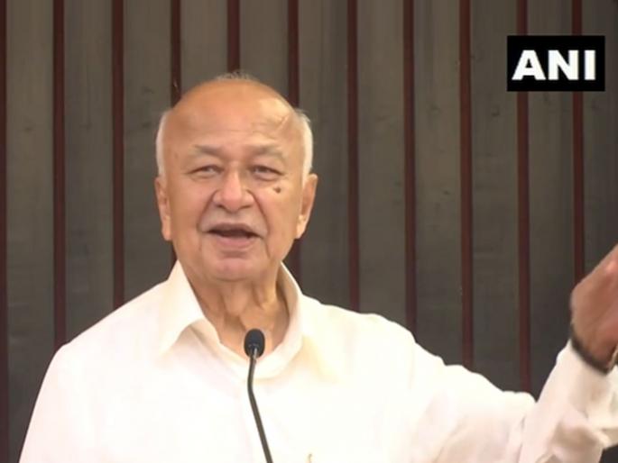 Congress leader sushil kumar shinde says I was scared when i visited kashmir Lal Chowk as union home minister | "गृहमंत्री असताना काश्मिरात गेल्याने प्रसिद्धी तर मिळाली, पण माझी..."; हे काय बोलून गेले सुशीलकुमार शिंदे Congress leader sushil kumar shinde says I was scared when i visited kashmir Lal Chowk as union home minister | "गृहमंत्री असताना काश्मिरात गेल्याने प्रसिद्धी तर मिळाली, पण माझी..."; हे काय बोलून गेले सुशीलकुमार शिंदे