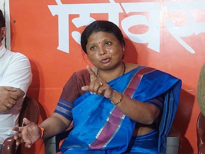does the governor listen to those who say hanuman chalisa then they should also listen to the students Sushma Andhare | राज्यपाल चालीसा म्हणणाऱ्यांचे ऐकतात ना; मग त्यांनी विद्यार्थ्यांचे पण ऐकावे - सुषमा अंधारे does the governor listen to those who say hanuman chalisa then they should also listen to the students Sushma Andhare | राज्यपाल चालीसा म्हणणाऱ्यांचे ऐकतात ना; मग त्यांनी विद्यार्थ्यांचे पण ऐकावे - सुषमा अंधारे