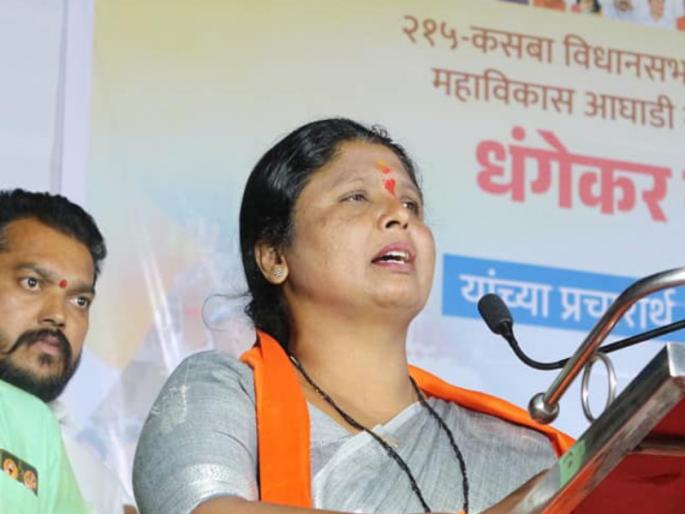 Only a ruthless man can do the work of promoting Bapats even when they are ill; Sushma Darke | आजारी असतानाही बापटांना प्रचारात उतरवण्याचे काम निर्दयी माणूसच करू शकतो; सुषमा अंधारे Only a ruthless man can do the work of promoting Bapats even when they are ill; Sushma Darke | आजारी असतानाही बापटांना प्रचारात उतरवण्याचे काम निर्दयी माणूसच करू शकतो; सुषमा अंधारे