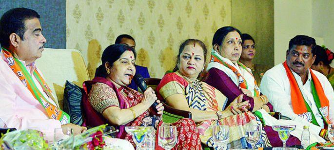 Sushma Swaraj's criticized: Congress manifesto pleasing anti-nationalists and separatists | काँग्रेसचे घोषणापत्र देशद्रोही व फुटीरवाद्यांना खूष करणारे : सुषमा स्वराज यांचे टीकास्त्र Sushma Swaraj's criticized: Congress manifesto pleasing anti-nationalists and separatists | काँग्रेसचे घोषणापत्र देशद्रोही व फुटीरवाद्यांना खूष करणारे : सुषमा स्वराज यांचे टीकास्त्र