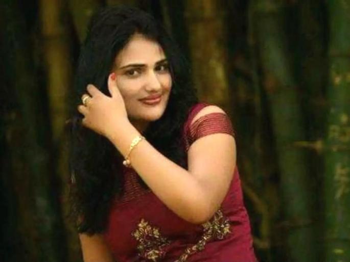 Dont leave my husband Playback singer sends message before suicide | माझ्या नवऱ्याला सोडू नका; छळाला कंटाळून गायिकेची आत्महत्या, आईला केला मेसेज Dont leave my husband Playback singer sends message before suicide | माझ्या नवऱ्याला सोडू नका; छळाला कंटाळून गायिकेची आत्महत्या, आईला केला मेसेज