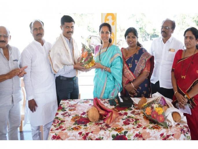 Ex-serviceman passes MPSC exam at 40 and becomes officer, felicitated by Supriya Sule | माजी सैनिक 40व्या वर्षी MPSC परीक्षा पास होऊन अधिकारी झाला, सुप्रिया सुळेंनी केला सत्कार Ex-serviceman passes MPSC exam at 40 and becomes officer, felicitated by Supriya Sule | माजी सैनिक 40व्या वर्षी MPSC परीक्षा पास होऊन अधिकारी झाला, सुप्रिया सुळेंनी केला सत्कार