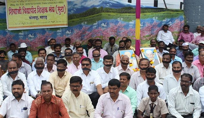 The Chief Minister should take a dignified solution, the demand of the professor | मुख्यमंत्र्यांनी सन्माननीय तोडगा काढावा, प्राध्यापकांची मागणी The Chief Minister should take a dignified solution, the demand of the professor | मुख्यमंत्र्यांनी सन्माननीय तोडगा काढावा, प्राध्यापकांची मागणी