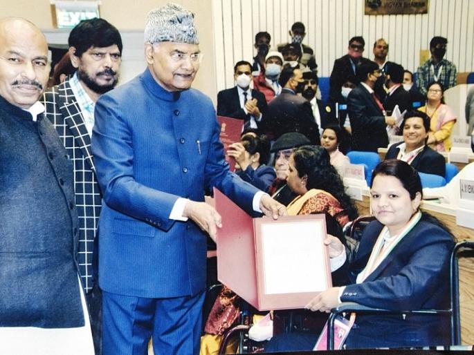 President honors table tennis player Vaishnavi Sutar | टेबल टेनिसपटू वैष्णवी सुतार यांचा राष्ट्रपतींच्या हस्ते गौरव President honors table tennis player Vaishnavi Sutar | टेबल टेनिसपटू वैष्णवी सुतार यांचा राष्ट्रपतींच्या हस्ते गौरव