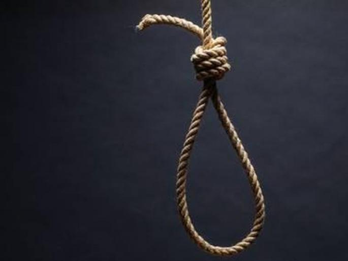 20-year-old girl commits suicide by strangulation; Incident in Chandrapur | गळफास घेऊन २० वर्षीय तरुणीची आत्महत्या; चंद्रपूरमधील घटना 20-year-old girl commits suicide by strangulation; Incident in Chandrapur | गळफास घेऊन २० वर्षीय तरुणीची आत्महत्या; चंद्रपूरमधील घटना