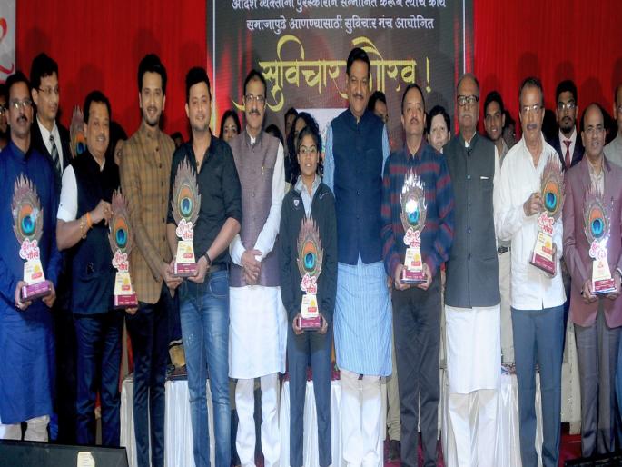 Prithvirat Chavan: Godavari gourd 'Ratna' mine | पृथ्वीराच चव्हाण : गोदाकाठ सरस ‘रत्नां’ची खाण