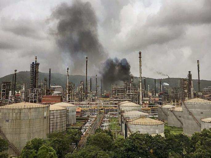 loksabha Election 2024 - The pollution of Wadala, Chembur disappeared from the campaigns of both the candidates in South Central Mumbai? | दक्षिण मध्य मुंबईतील दाेन्ही उमेदवारांच्या प्रचारातून वडाळा, चेंबूरचे प्रदूषण गायब? loksabha Election 2024 - The pollution of Wadala, Chembur disappeared from the campaigns of both the candidates in South Central Mumbai? | दक्षिण मध्य मुंबईतील दाेन्ही उमेदवारांच्या प्रचारातून वडाळा, चेंबूरचे प्रदूषण गायब?