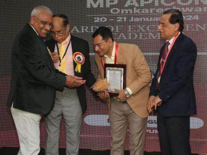 In nagpur dr sunil and dr kavita gupta get academic excellence award for his remarkable contribution in the field of diabetes | डॉ. सुनील, डॉ. कविता गुप्ता यांना अकादमिक एक्सीलेंस पुरस्कार In nagpur dr sunil and dr kavita gupta get academic excellence award for his remarkable contribution in the field of diabetes | डॉ. सुनील, डॉ. कविता गुप्ता यांना अकादमिक एक्सीलेंस पुरस्कार