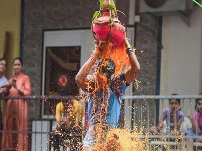 Criticizing women, those throwing water are not good...; Police warn of action on the occasion of Dahihandi | महिलांवर शेरेबाजी, पाणी उडविणाऱ्यांची खैर नाही...;दहीहंडीनिमित्त पोलिसांचा कारवाईचा इशारा Criticizing women, those throwing water are not good...; Police warn of action on the occasion of Dahihandi | महिलांवर शेरेबाजी, पाणी उडविणाऱ्यांची खैर नाही...;दहीहंडीनिमित्त पोलिसांचा कारवाईचा इशारा