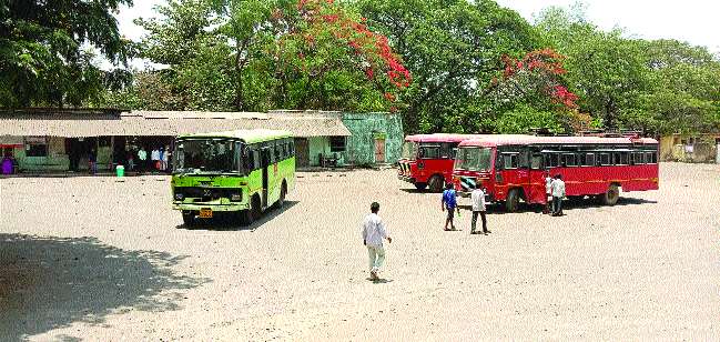 Karjat agar in worst condition | कर्जत आगाराला उतरती कळा Karjat agar in worst condition | कर्जत आगाराला उतरती कळा