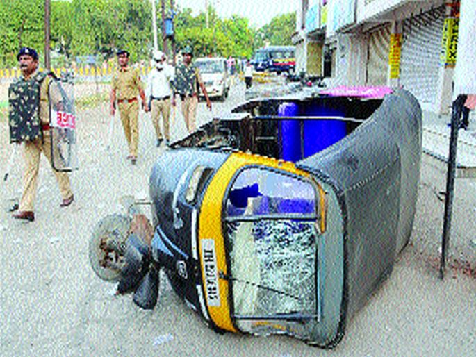 Violent turn in Marathwada too; Incidence of traps | CAA Protest: मराठवाड्यामध्येही हिंसक वळण; जाळपोळीच्या घटना Violent turn in Marathwada too; Incidence of traps | CAA Protest: मराठवाड्यामध्येही हिंसक वळण; जाळपोळीच्या घटना