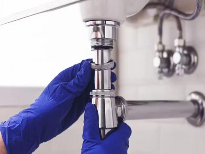 Death of a plumber, falling from the seventh floor; Incidents in Charkop area | सातव्या मजल्यावरून पडून, प्लंबरचा मृत्यू; चारकोप परिसरातील घटना Death of a plumber, falling from the seventh floor; Incidents in Charkop area | सातव्या मजल्यावरून पडून, प्लंबरचा मृत्यू; चारकोप परिसरातील घटना