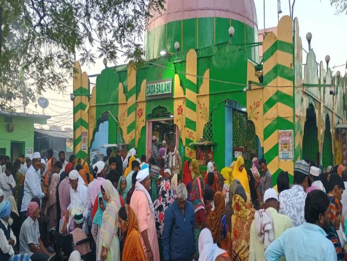 during sailani baba yatra millions of coconuts will be burnt today thousands of devotees from all over the state entered for the yatra in buldhana | सैलानी बाबाच्या यात्रेत आज पेटणार लाखो नारळाची होळी; यात्रेसाठी राज्यभरातून हजारो भाविक दाखल  during sailani baba yatra millions of coconuts will be burnt today thousands of devotees from all over the state entered for the yatra in buldhana | सैलानी बाबाच्या यात्रेत आज पेटणार लाखो नारळाची होळी; यात्रेसाठी राज्यभरातून हजारो भाविक दाखल