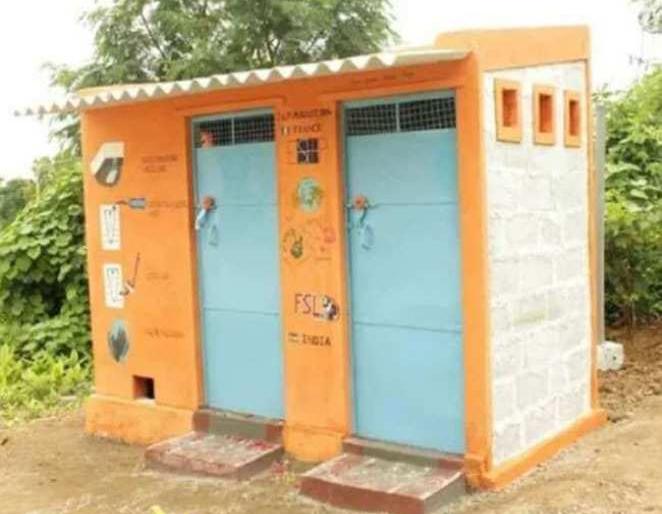 Khamgaon : Fiasco of toilet scheme | शौचालय योजनेचा उडाला बोजवारा Khamgaon : Fiasco of toilet scheme | शौचालय योजनेचा उडाला बोजवारा