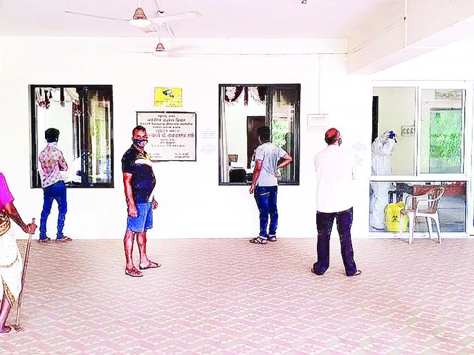 They migrated to the Swab Collection Center Rest House | ते स्वॅब कलेक्शन सेंटर विश्रामगृहावर स्थलांतरित They migrated to the Swab Collection Center Rest House | ते स्वॅब कलेक्शन सेंटर विश्रामगृहावर स्थलांतरित