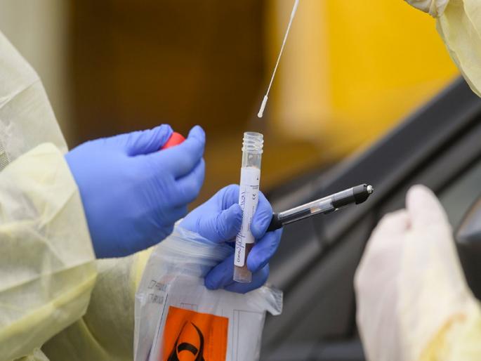 Restrictions on laboratories for taking patient swabs | रुग्णांचे स्वॅब घेण्याबाबत प्रयोगशाळांना निर्बंध Restrictions on laboratories for taking patient swabs | रुग्णांचे स्वॅब घेण्याबाबत प्रयोगशाळांना निर्बंध