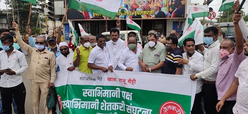 Swabhiman Shetkari Sanghatana with the support of shopkeepers | स्वाभिमान शेतकरी संघटना दुकानदारांच्या पाठीशी