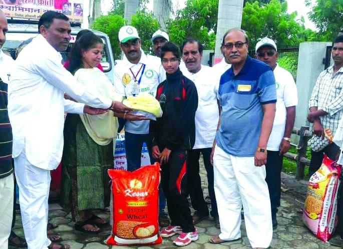 Tarun Kranti Swabhiman Yatra leaves for Haridwar | तरूण क्रांती स्वाभिमान यात्रा हरिद्वारला रवाना; आत्महत्याग्रस्त १०१ कुटूंबांची घेणार भेट 
