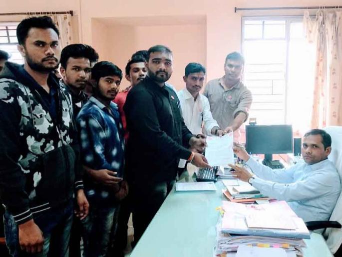 Make a judicial inquiry into firing on farmers in Ahmednagar district | अहमदनगर जिल्ह्यात शेतक-यांवर झालेल्या गोळीबाराची न्यायालयीन चौकशी करा Make a judicial inquiry into firing on farmers in Ahmednagar district | अहमदनगर जिल्ह्यात शेतक-यांवर झालेल्या गोळीबाराची न्यायालयीन चौकशी करा