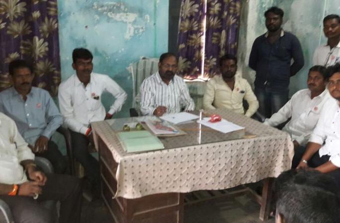 Washim: Swabhimani Shetkari Sanghatana is aggressive for purchasing Nafed Ture! | वाशिम : नाफेड तूर खरेदीसाठी स्वाभिमानी शेतकरी संघटना आक्रमक! Washim: Swabhimani Shetkari Sanghatana is aggressive for purchasing Nafed Ture! | वाशिम : नाफेड तूर खरेदीसाठी स्वाभिमानी शेतकरी संघटना आक्रमक!