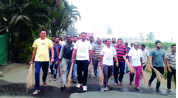 Cleanliness campaign from 1st May, Sant Tukdoji Maharaj campaign instead of Sant Gadgebaba | स्वच्छता अभियान १ मे पासून नव्या रुपात, संत गाडगेबाबा ऐवजी संत तुकडोजी महाराज अभियान Cleanliness campaign from 1st May, Sant Tukdoji Maharaj campaign instead of Sant Gadgebaba | स्वच्छता अभियान १ मे पासून नव्या रुपात, संत गाडगेबाबा ऐवजी संत तुकडोजी महाराज अभियान