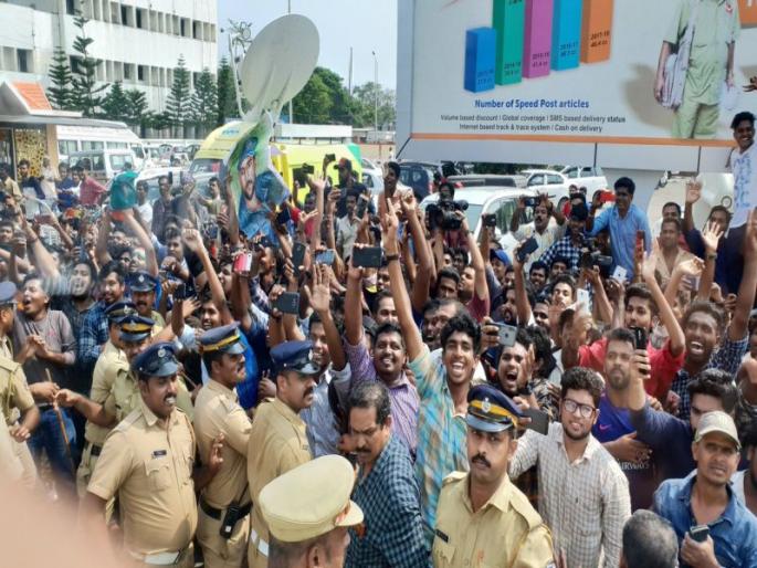 amazing Welcome to Indian cricket team in Thiruvananthapuram | भारतीय क्रिकेट संघाचे झाले दिमाखात स्वागत