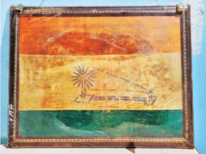 An 81-year-old story of the Indian flag stained with the blood of a freedom fighter | स्वातंत्र्यसैनिकाच्या रक्ताने माखलेल्या तिरंगी ध्वजाची ८१ वर्षे जुनी गोष्ट An 81-year-old story of the Indian flag stained with the blood of a freedom fighter | स्वातंत्र्यसैनिकाच्या रक्ताने माखलेल्या तिरंगी ध्वजाची ८१ वर्षे जुनी गोष्ट