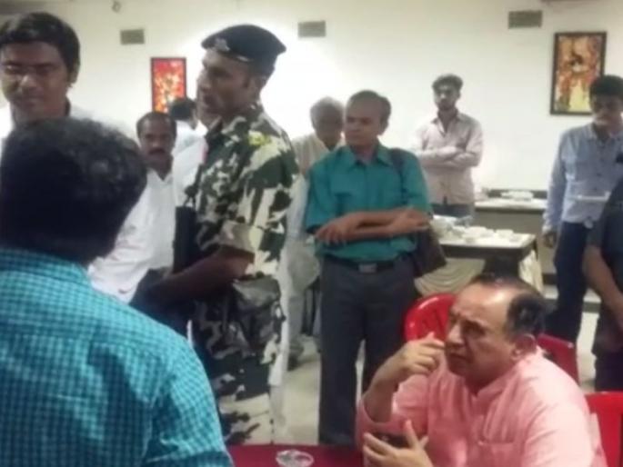 If you insult the Marathi person, you will not leave it, the MNS workers will be alert to Subramaniam Swami | मराठी माणसाचा अपमान कराल तर सोडणार नाही, मनसे कार्यकर्त्यांचा सुब्रमण्यम स्वामींना इशारा If you insult the Marathi person, you will not leave it, the MNS workers will be alert to Subramaniam Swami | मराठी माणसाचा अपमान कराल तर सोडणार नाही, मनसे कार्यकर्त्यांचा सुब्रमण्यम स्वामींना इशारा