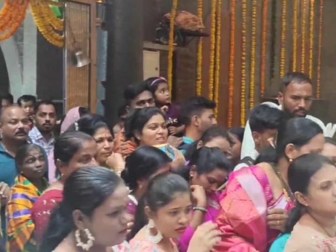 Manifest day of Shri Swami Samarth Maharaj today, Akkalkot city shook with the shout of Swami Samarth! | श्री स्वामी समर्थांचा आज प्रकट दिन, स्वामी समर्थांच्या जयघोषाने अक्कलकोट नगरी दुमदुमली! Manifest day of Shri Swami Samarth Maharaj today, Akkalkot city shook with the shout of Swami Samarth! | श्री स्वामी समर्थांचा आज प्रकट दिन, स्वामी समर्थांच्या जयघोषाने अक्कलकोट नगरी दुमदुमली!