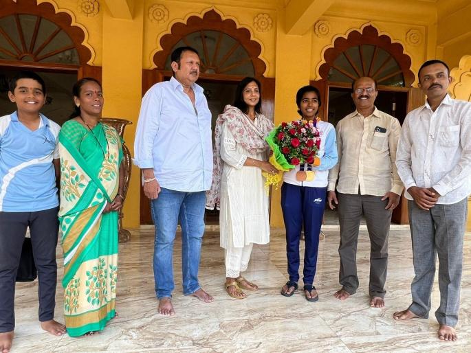 Aditi Swamy gold medal raised the reputation of Satara, special appreciation from Udayanraj bhosle | आदिती स्वामी हिच्या सुवर्णवेधने साताऱ्याचा लौकिक उंचावला, उदयनराजेंकडून विशेष कौतुक Aditi Swamy gold medal raised the reputation of Satara, special appreciation from Udayanraj bhosle | आदिती स्वामी हिच्या सुवर्णवेधने साताऱ्याचा लौकिक उंचावला, उदयनराजेंकडून विशेष कौतुक