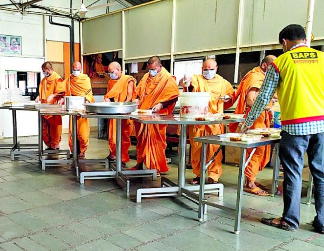 Assistance to 2.5 lakh needy people through BAPS Swaminarayan Sanstha | बीएपीएस स्वामिनारायण संस्थेद्वारे अडीच लाख गरजूंना मदत Assistance to 2.5 lakh needy people through BAPS Swaminarayan Sanstha | बीएपीएस स्वामिनारायण संस्थेद्वारे अडीच लाख गरजूंना मदत