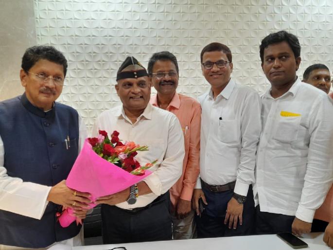 Former MP Sudhir Sawant supports the Chief Minister Eknath Shinde group | कोकणात शिंदे गटाला बळ, माजी खासदाराचे मिळालं समर्थन; मंत्री केसरकरांनी केलं स्वागत Former MP Sudhir Sawant supports the Chief Minister Eknath Shinde group | कोकणात शिंदे गटाला बळ, माजी खासदाराचे मिळालं समर्थन; मंत्री केसरकरांनी केलं स्वागत