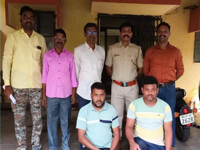 Two absconding suspects in Khairtod case caught, forest department action | खैरतोड प्रकरणातील फरार दोघा संशयितांना पकडले, वनविभागाची कारवाई