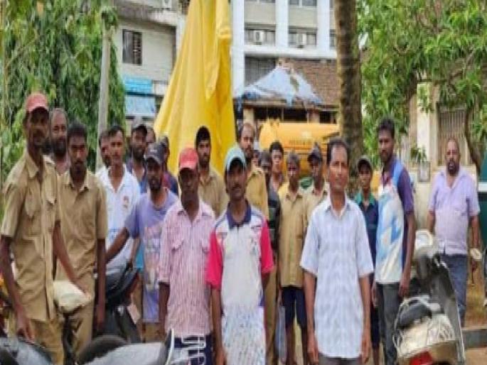 Contractual employees of Sawantwadi Municipality strike again | सावंतवाडी पालिकेतील कंत्राटी कर्मचाऱ्यांचे पुन्हा काम बंद आंदोलन Contractual employees of Sawantwadi Municipality strike again | सावंतवाडी पालिकेतील कंत्राटी कर्मचाऱ्यांचे पुन्हा काम बंद आंदोलन
