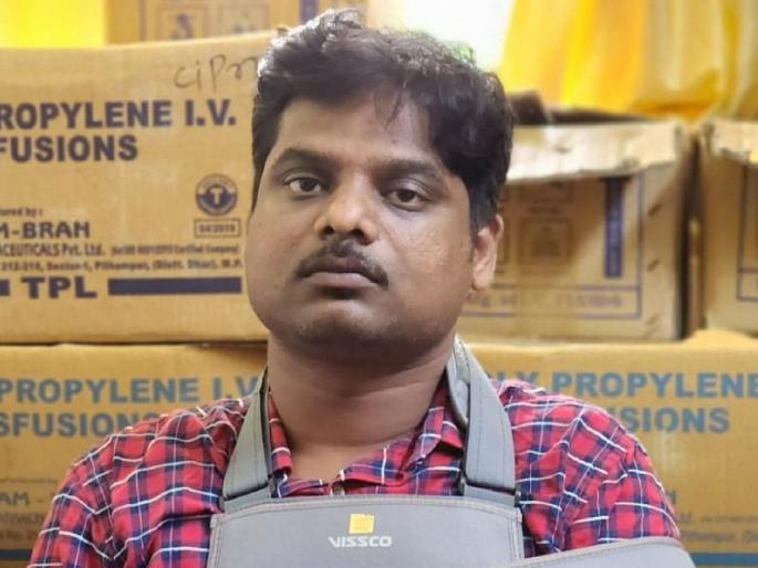 A security guard of a cottage hospital in Sawantwadi was assaulted, a complaint was lodged at the police station | सावंतवाडीतील कुटीर रुग्णालयाच्या सुरक्षारक्षकाला मारहाण, पोलिस ठाण्यात तक्रार दाखल A security guard of a cottage hospital in Sawantwadi was assaulted, a complaint was lodged at the police station | सावंतवाडीतील कुटीर रुग्णालयाच्या सुरक्षारक्षकाला मारहाण, पोलिस ठाण्यात तक्रार दाखल