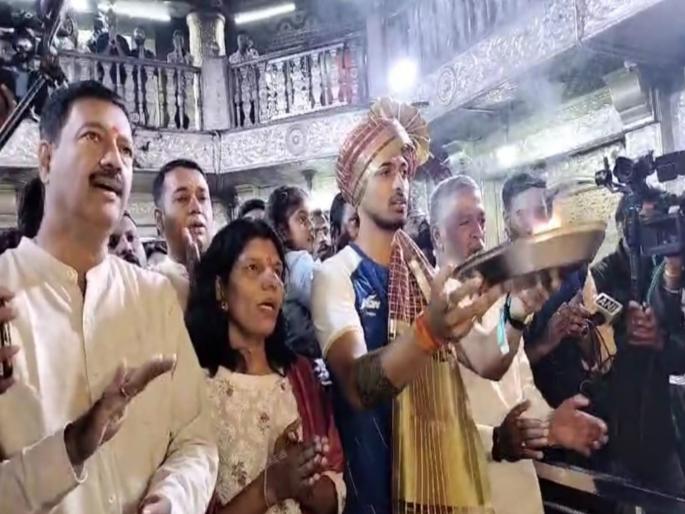 Paris Olympics bronze medalist Swapnil Kusale visits Dagdusheth Ganpati in pune | Swapnil Kusale: मी आजपर्यंत जे काही मागितलं ते बाप्पाने मला दिलं, स्वप्नीलने घेतले दगडूशेठच्या बाप्पांचे दर्शन Paris Olympics bronze medalist Swapnil Kusale visits Dagdusheth Ganpati in pune | Swapnil Kusale: मी आजपर्यंत जे काही मागितलं ते बाप्पाने मला दिलं, स्वप्नीलने घेतले दगडूशेठच्या बाप्पांचे दर्शन
