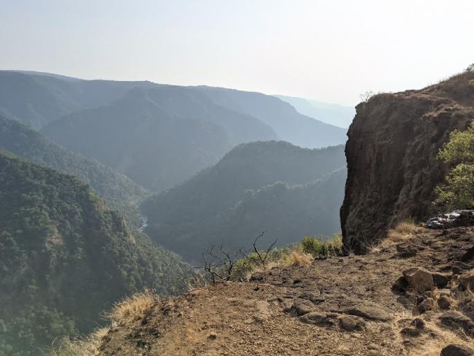 Body found near Swapnavel Point Chandgad | चंदगड: स्वप्नवेल पॉईंटजवळ आढळला मृतदेह, पोलिसांनी सुरु केला तपास Body found near Swapnavel Point Chandgad | चंदगड: स्वप्नवेल पॉईंटजवळ आढळला मृतदेह, पोलिसांनी सुरु केला तपास