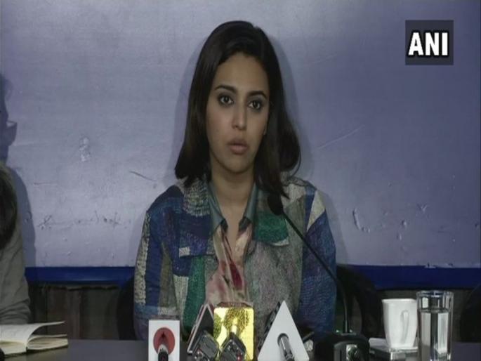 Video : Celebrators of Gandhi's death in power today - Swara Bhaskar | Video : महात्मा गांधींचे मारेकरी आज सत्तेत, त्यांना तुरुंगात डांबणार का? - स्वरा भास्कर Video : Celebrators of Gandhi's death in power today - Swara Bhaskar | Video : महात्मा गांधींचे मारेकरी आज सत्तेत, त्यांना तुरुंगात डांबणार का? - स्वरा भास्कर