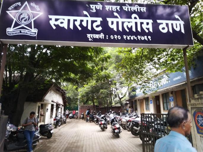 Pune crime : पुण्यात जनगणना करणाऱ्या महिला कर्मचाऱ्याला मारहाण; गुन्हा दाखल  Pune Marathi News | Pune crime Female census worker beaten up in Pune; case  registered | Latest Pune News at Lokmat.com