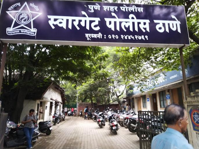 Gang jailed for selling cars with forged documents; Action of Swargate Police | बनावट कागदपत्रांद्वारे गाड्यांची विक्री करणारी टोळी जेरबंद; स्वारगेट पोलिसांची कारवाई Gang jailed for selling cars with forged documents; Action of Swargate Police | बनावट कागदपत्रांद्वारे गाड्यांची विक्री करणारी टोळी जेरबंद; स्वारगेट पोलिसांची कारवाई